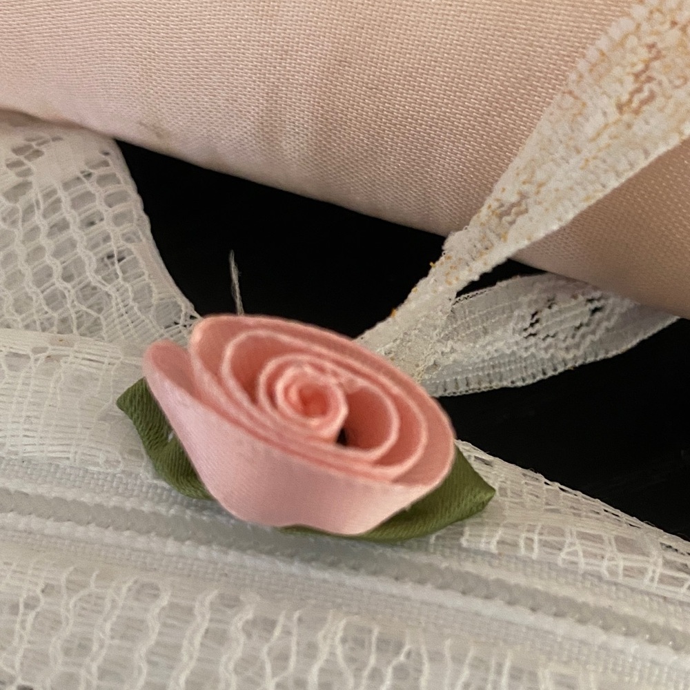 Vintage 90’s Lace Washer Dryer Bag With Pink Satin Hanger - Picture 3 of 4